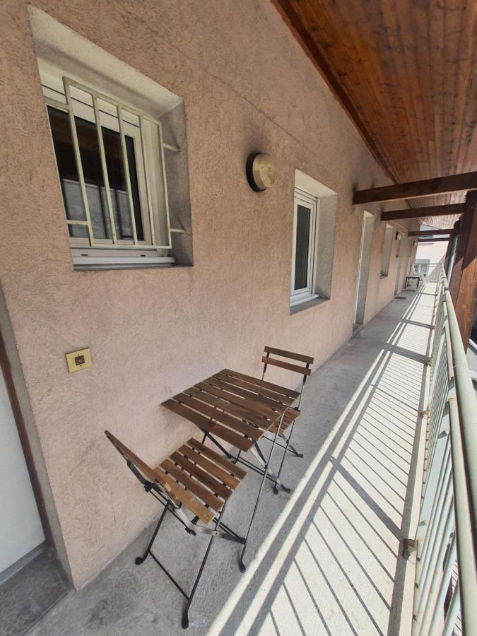 Studio Au Calme Espace Exterieur Parking Gratuit Dans La Rue Grenoble Exterior foto